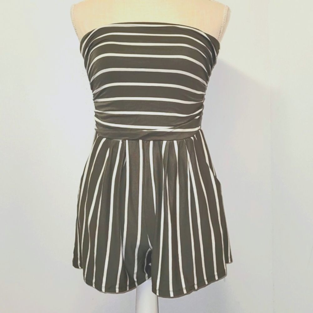 𝅺Striped Strapless Romper